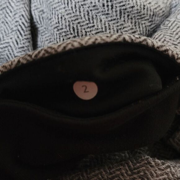 Lululemon heather gray crop leggings size 2 - Picture 7 of 7